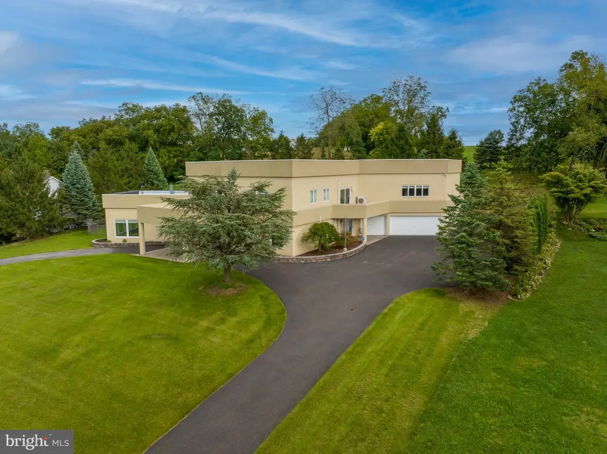 2224 Meadow Brook Dr, Schnecksville, PA 18078 - #1