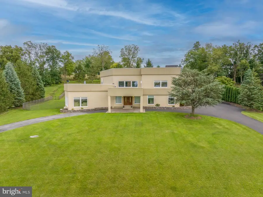 2224 Meadow Brook Dr, Schnecksville, PA 18078 - #2