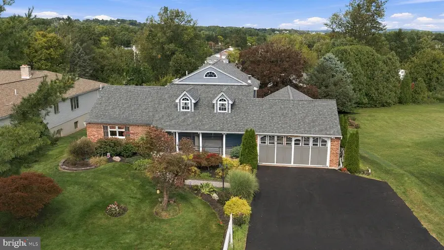 5207 Tilghman St, Coopersburg, PA 18036 - #2
