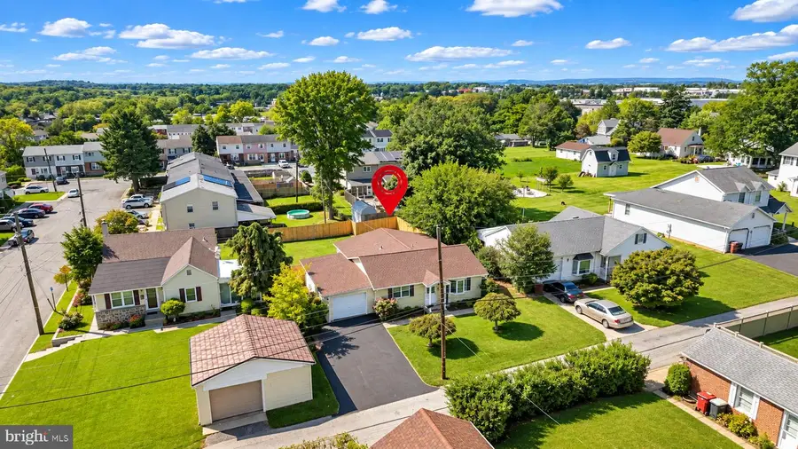 350 Maple St, Whitehall, PA 18052 - #2