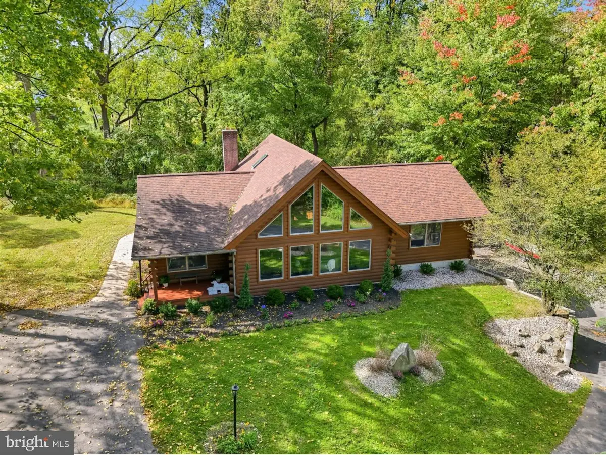 4908 Jasper Rd, Emmaus, PA 18049 - #1