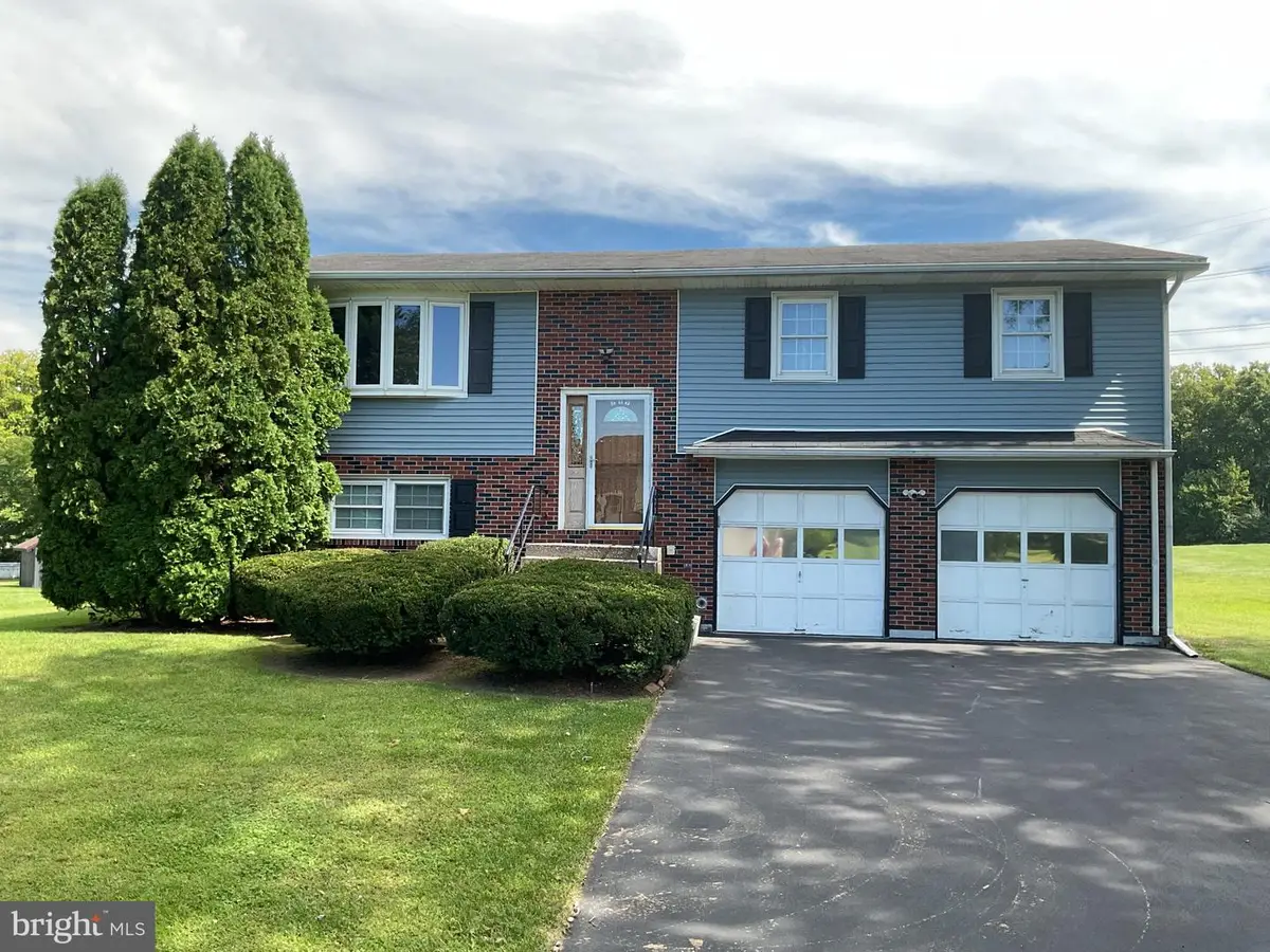 219 Murray Dr, Allentown, PA 18104 - #1