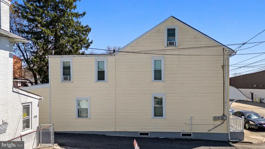 337 N 3rd St, Allentown, PA 18102 - #3