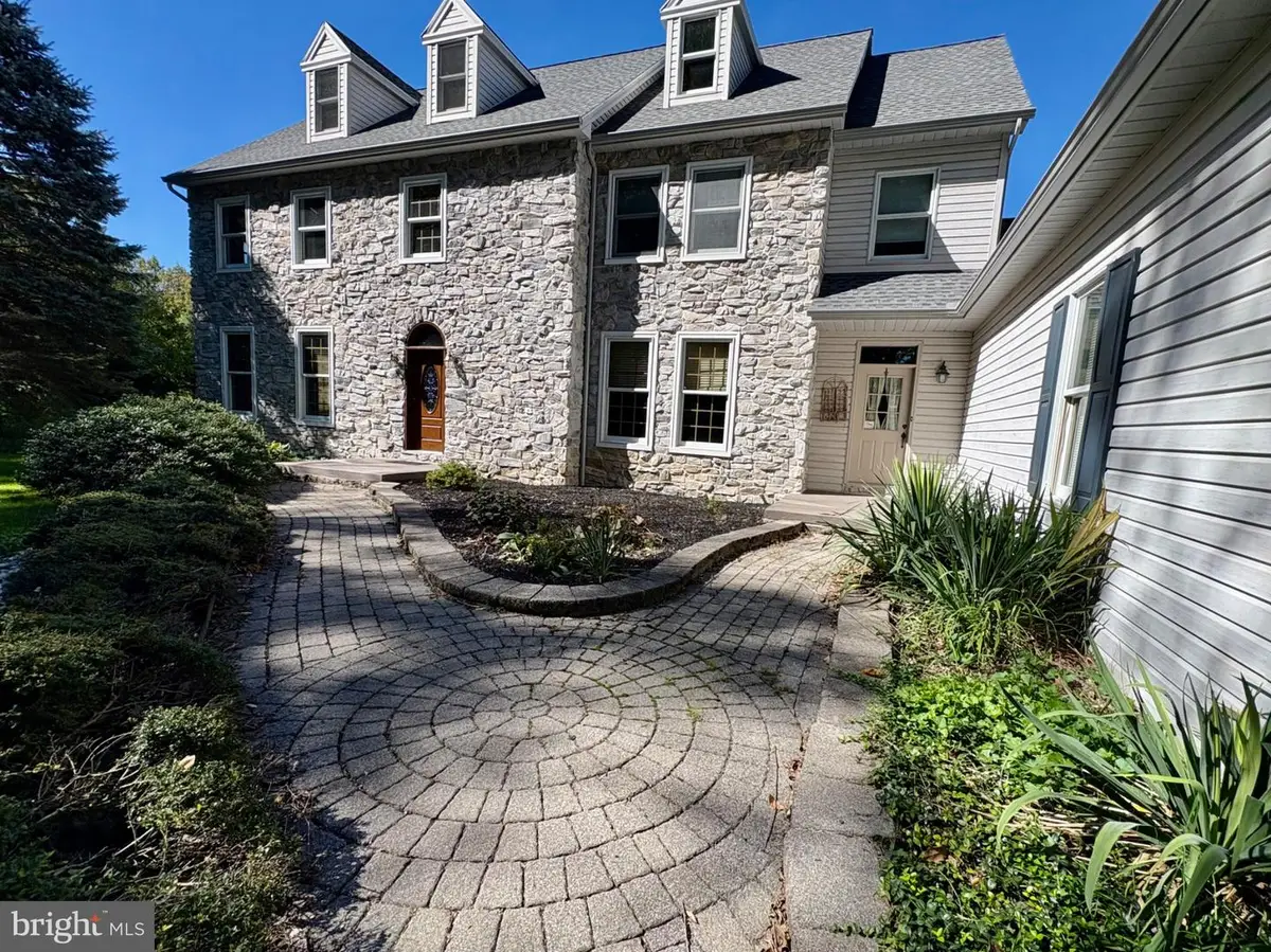 5008 Chestnuthill Rd, Center Valley, PA 18034 - #1
