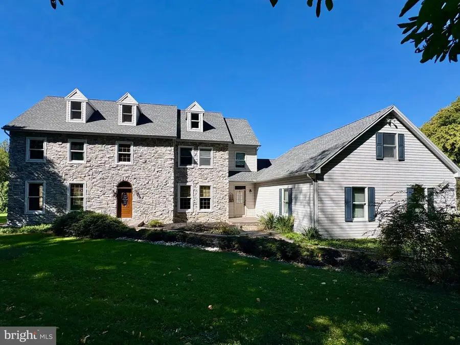 5008 Chestnuthill Rd, Center Valley, PA 18034 - #3