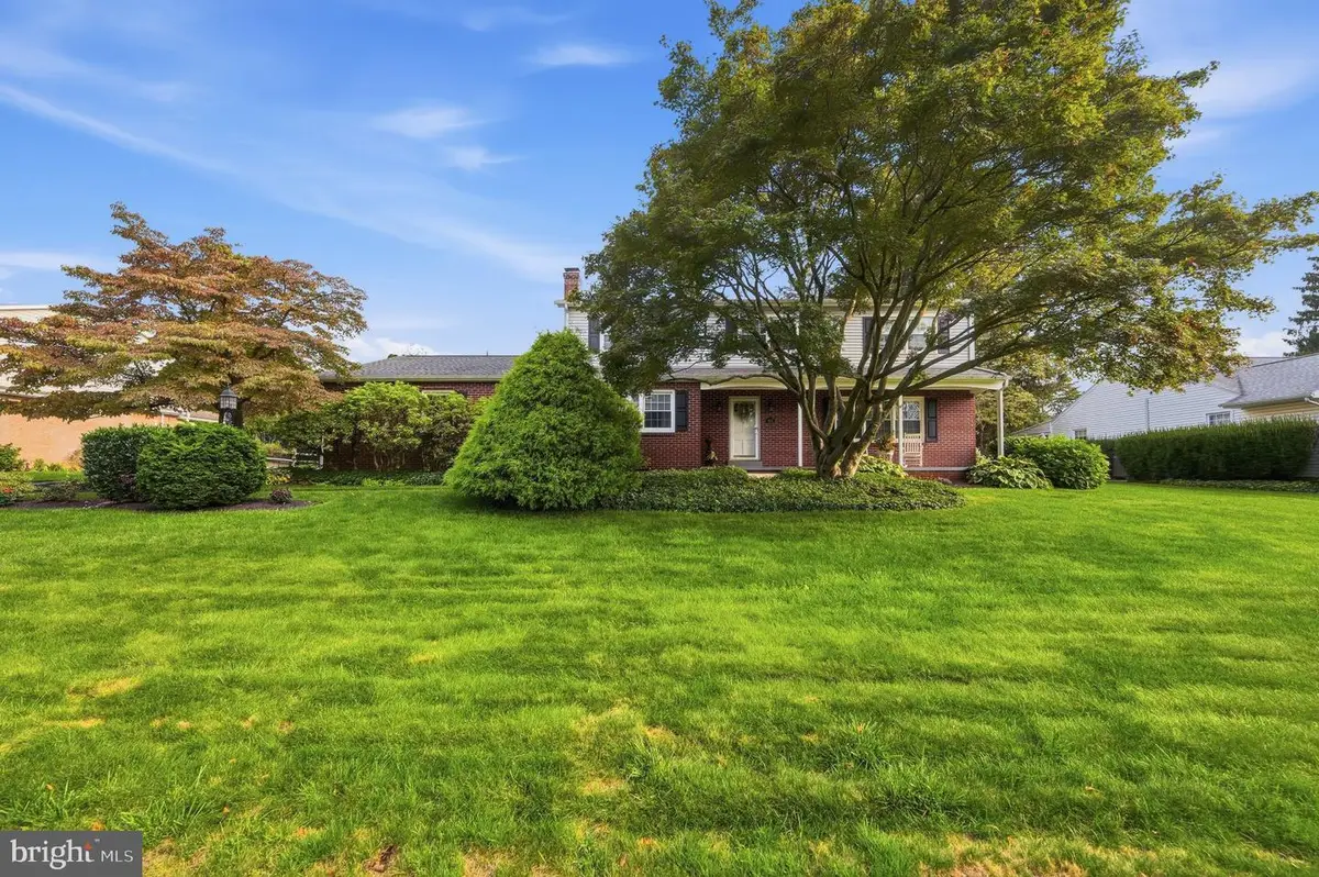 932 Donald Dr, Emmaus, PA 18049 - #1