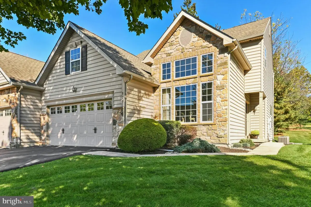 933 Spring White Dr, Breinigsville, PA 18031 - #1