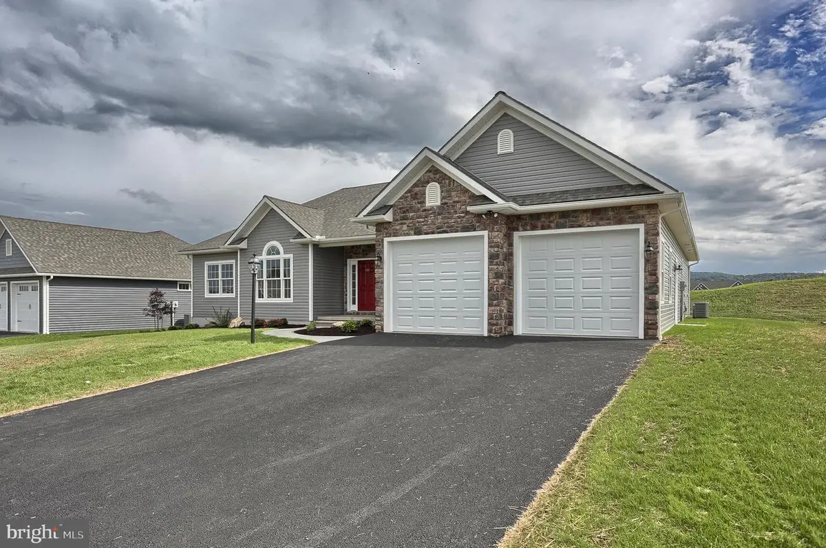 022 Rolling Meadow Rd, Lebanon, PA 17046 - Image #1