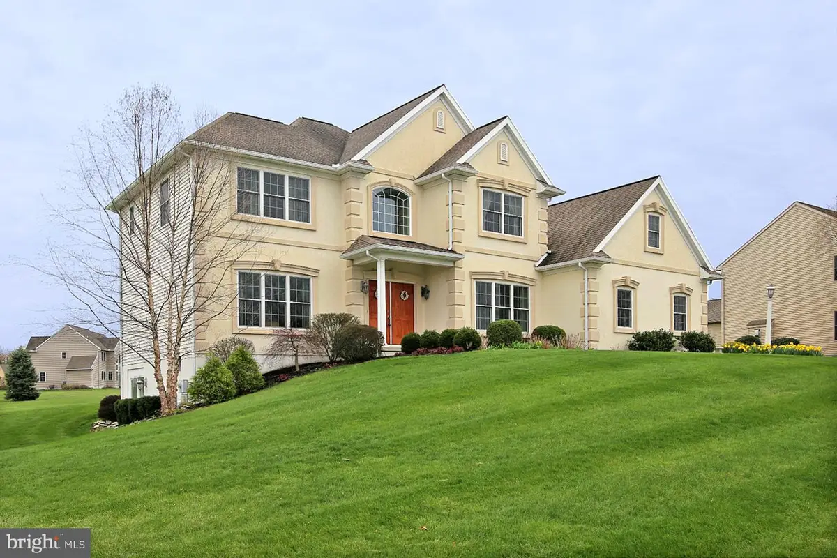 931 Meadowood Cir, Lebanon, PA 17042 - Image #1