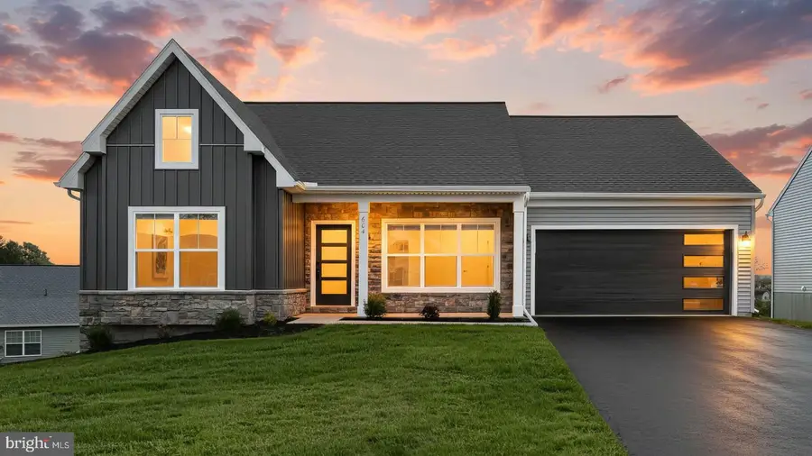 604 Lilliana Dr, Lebanon, PA 17046 - Image #2