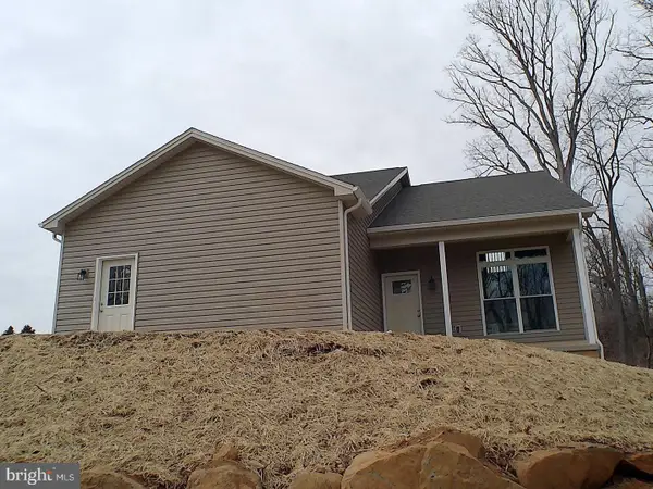 1735 Quarry Rd, LEBANON, PA 17046