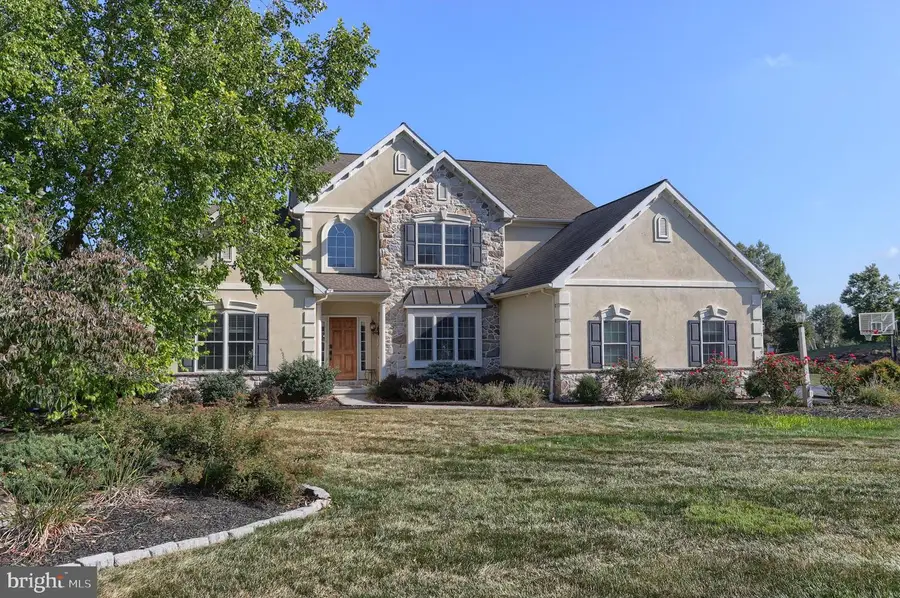 932 Meadowood Cir, Lebanon, PA 17042 - Image #2