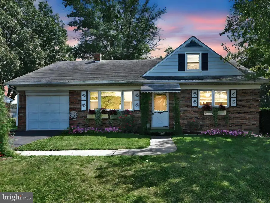 204 Phillip Dr, Myerstown, PA 17067 - Image #2