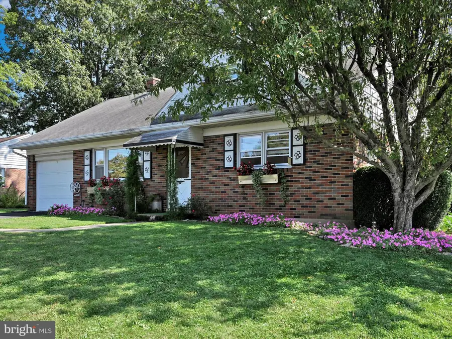 204 Phillip Dr, Myerstown, PA 17067 - Image #3