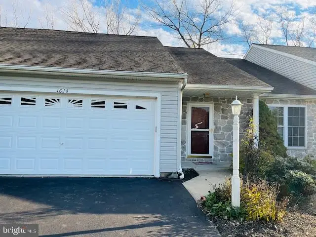 1614 Berry Dr, Lebanon, PA 17046 - Image #1