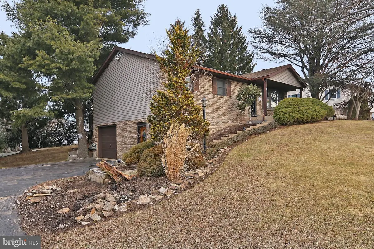 402 Birch Ln, Lebanon, PA 17046 - Image #1