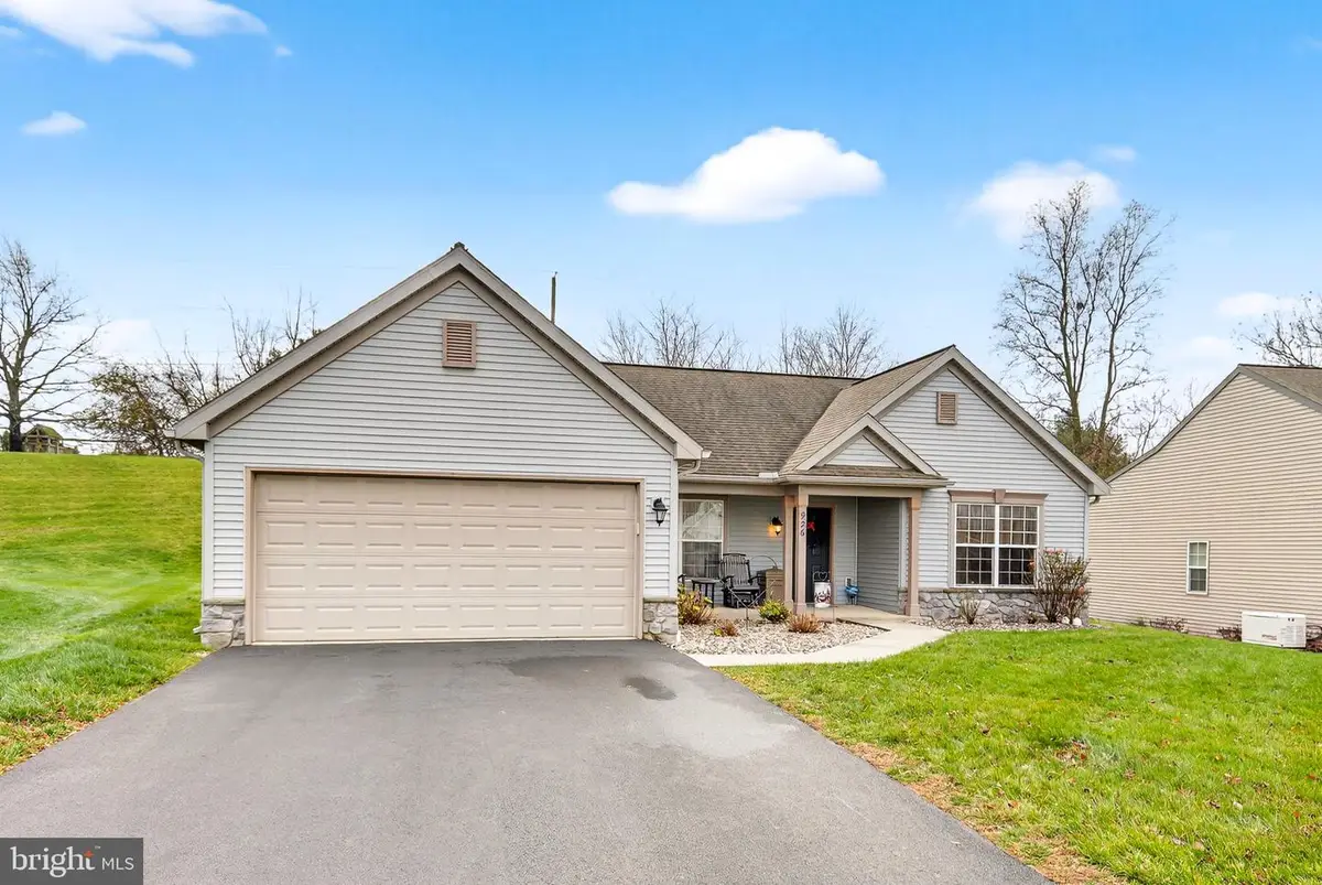 926 Sweetbay Ln, Lebanon, PA 17046 - Image #1