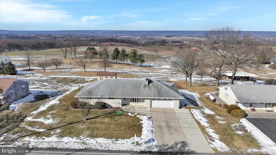 263 Eisenhower Rd, Palmyra, PA 17078 - Image #2