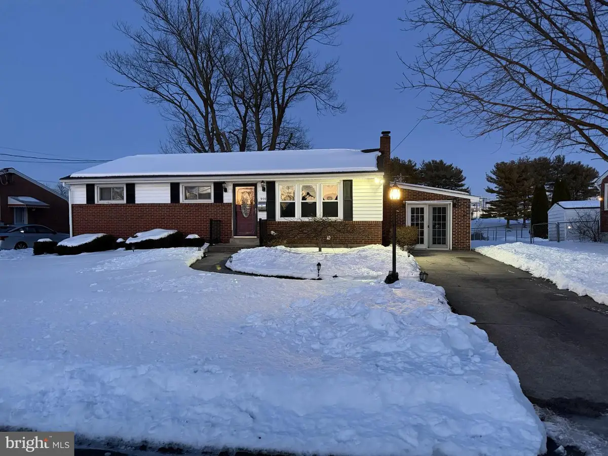 902 Kiner Ave, Lebanon, PA 17042 - #1