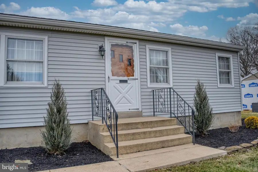 420 E Maple St, Cleona, PA 17042 - #2