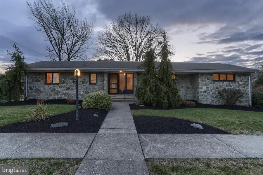 129 S Center St, Cleona, PA 17042 - #3