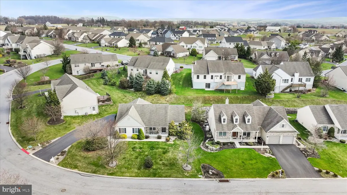 858 Water Edge Ct, Lebanon, PA 17046 - #1