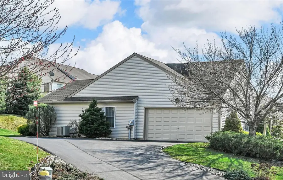 858 Water Edge Ct, Lebanon, PA 17046 - #3