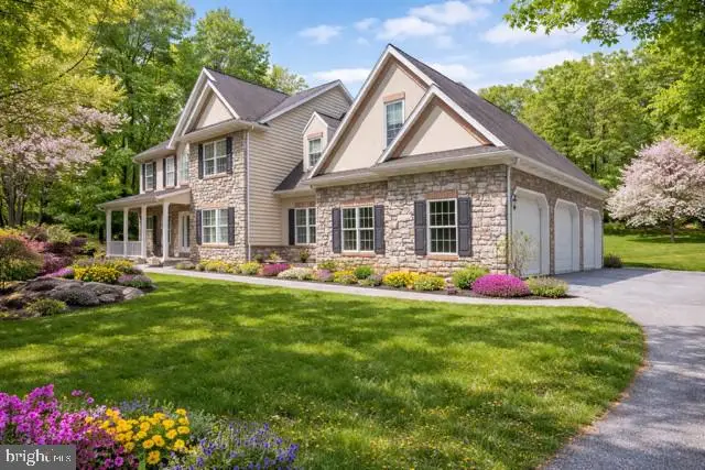 304 Iron Valley Dr, Lebanon, PA 17042 - #1