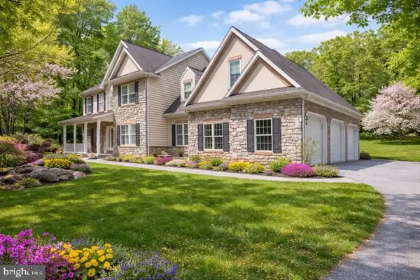 304 Iron Valley Dr, LEBANON, PA 17042