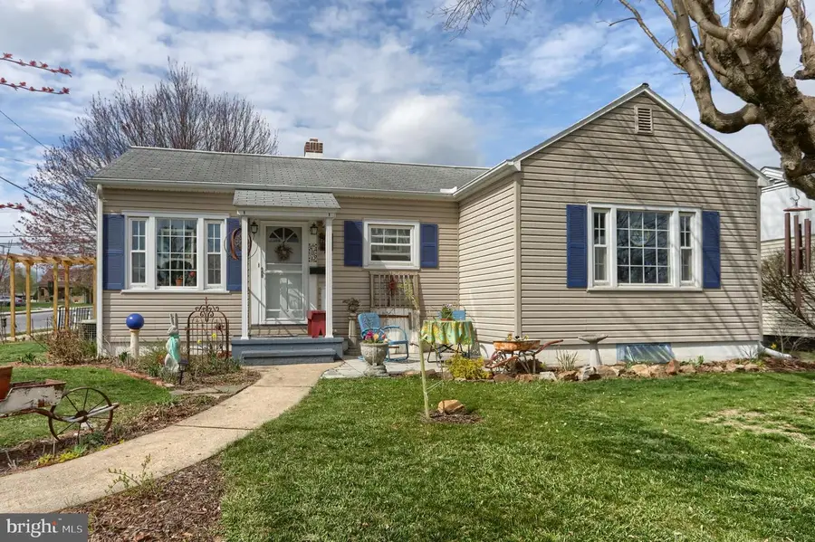 403 E Chestnut St, Cleona, PA 17042 - #3