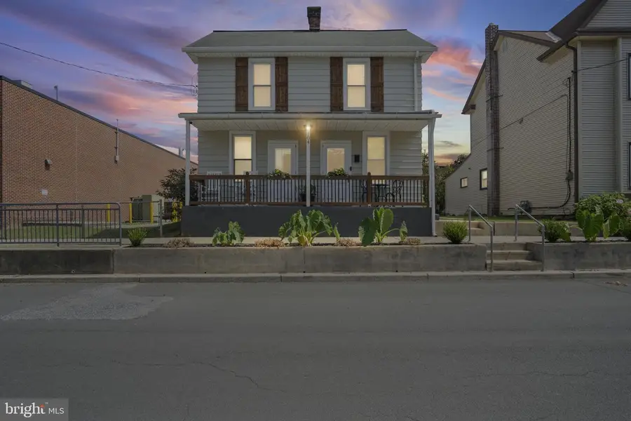 104 N Locust St, Palmyra, PA 17078 - #2