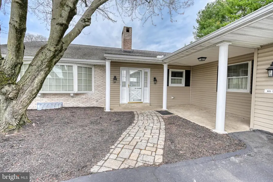 601 N College St, Myerstown, PA 17067 - #2