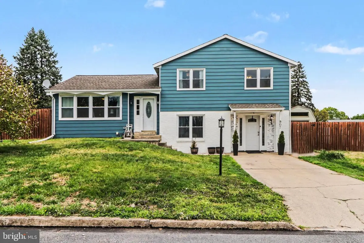 907 Oak Ln, Lebanon, PA 17046 - #1