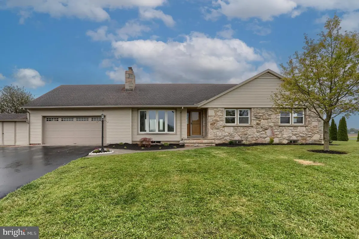 231 W Main St, Fredericksburg, PA 17026 - #1