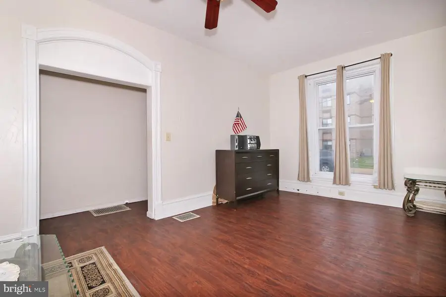 27 N 6th St, Lebanon, PA 17046 - #3