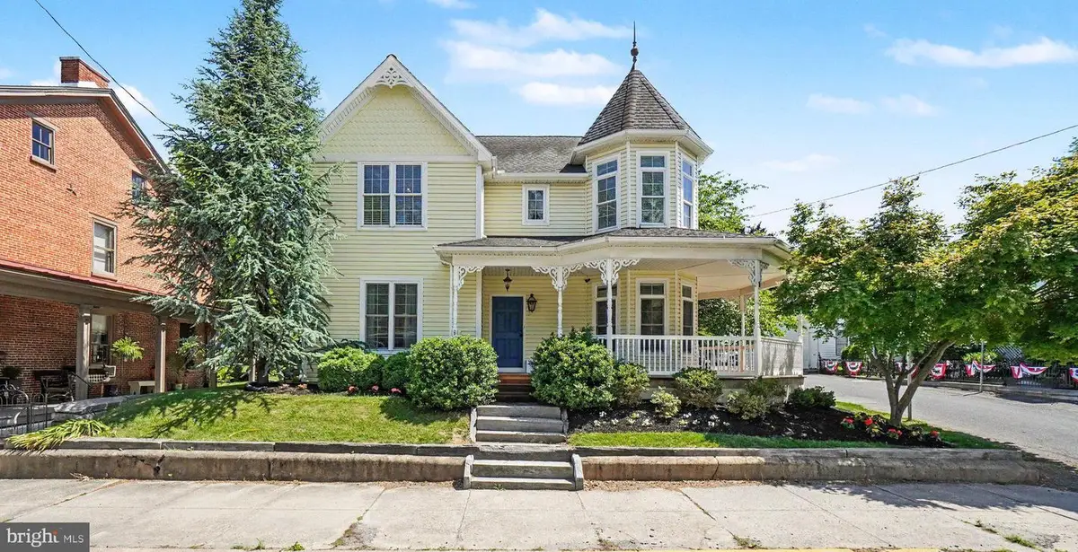 304 E Main St, Annville, PA 17003 - #1