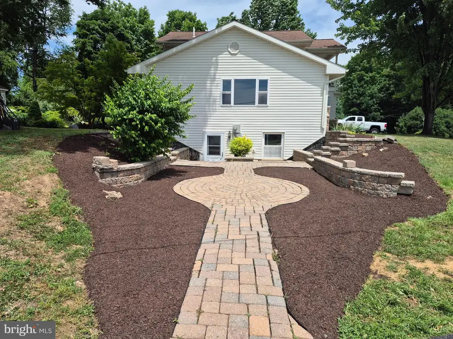 142 Eisenhower Rd, Palmyra, PA 17078 - #2