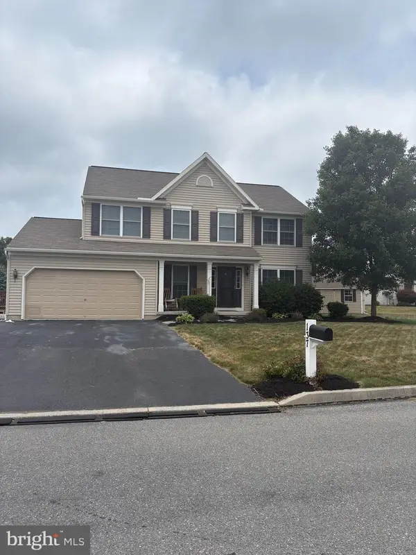137 Pickwick Cir, PALMYRA, PA 17078