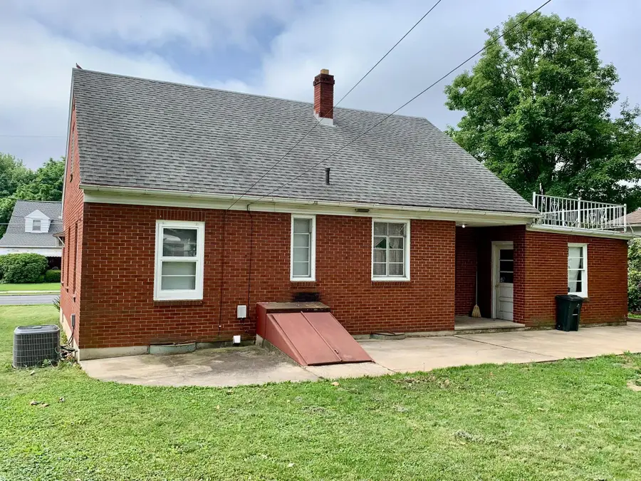 115 E Pershing Ave, Lebanon, PA 17042 - #2