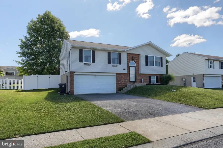 37 Village Dr, Newmanstown, PA 17073 - #2