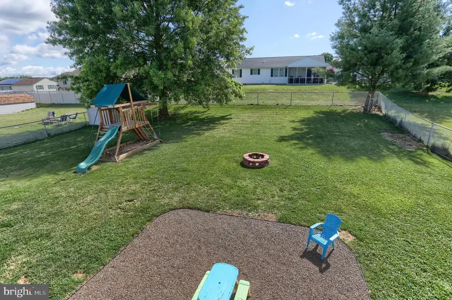 37 Village Dr, Newmanstown, PA 17073 - #3