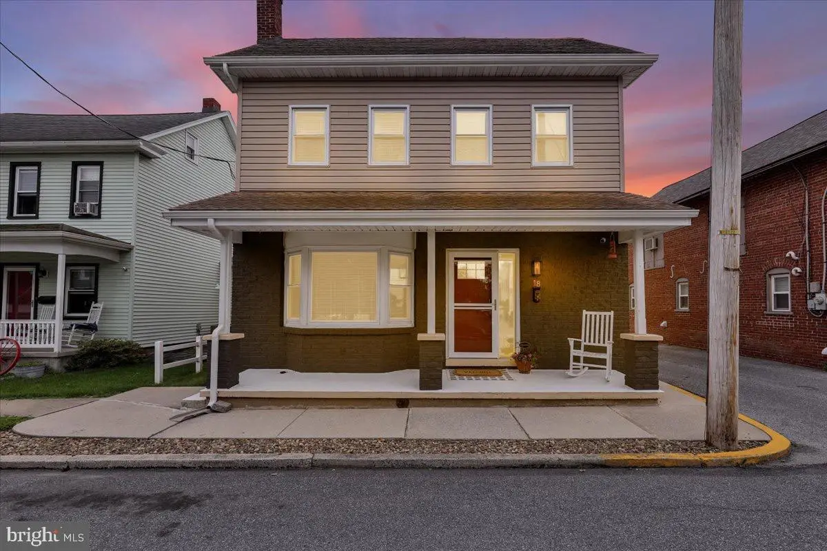 18 E Maple St, Cleona, PA 17042 - #1