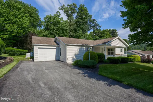 1037 Hemlock Cir, MANHEIM, PA 17545