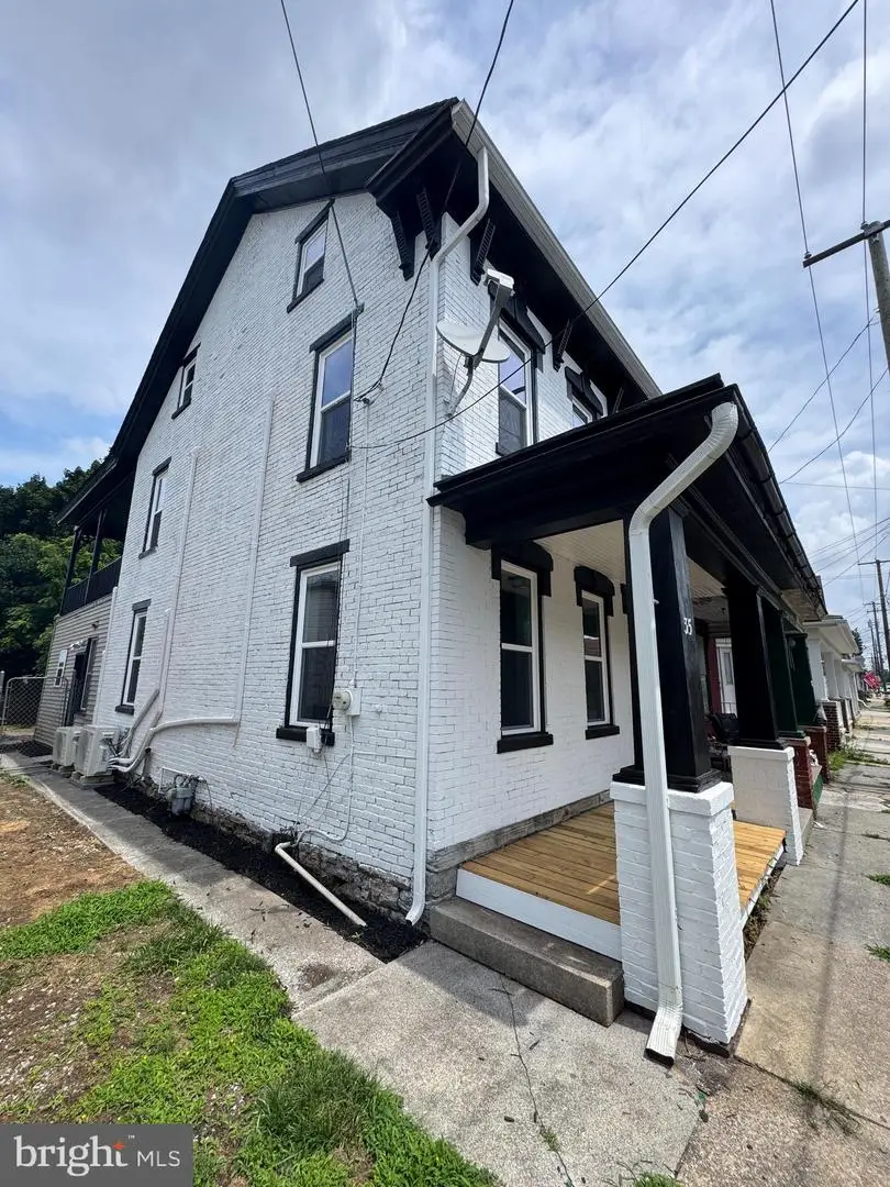35 W Main St, Newmanstown, PA 17073 - #1