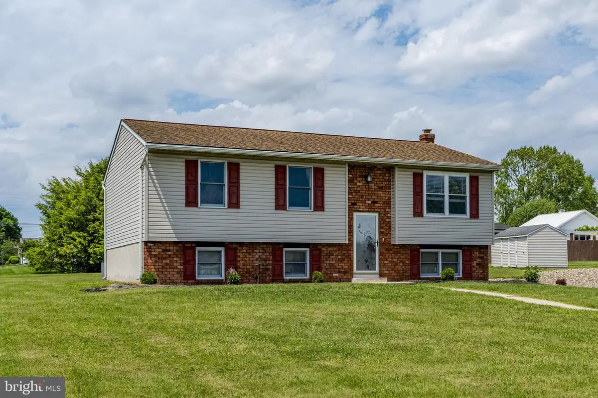 221 W Hamilton Ave, Myerstown, PA 17067 - #1