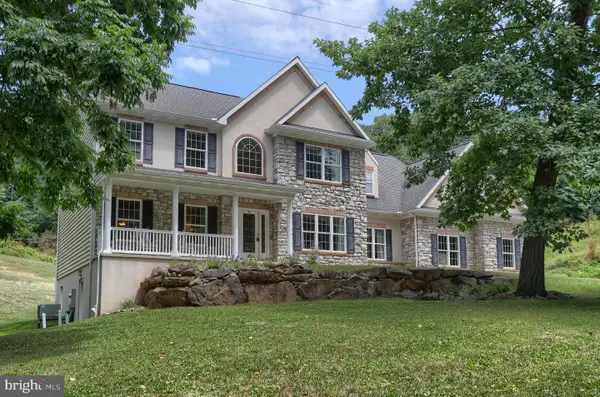 304 Iron Valley Dr, LEBANON, PA 17042