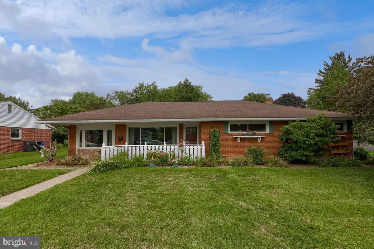 980 S Green St, Palmyra, PA 17078 - #1