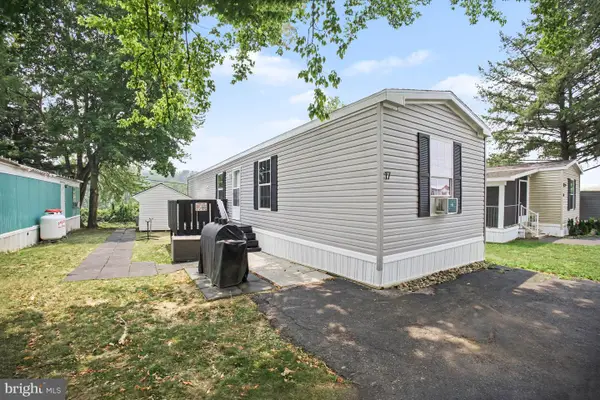 17 Lebanon Valley Ct, LEBANON, PA 17046