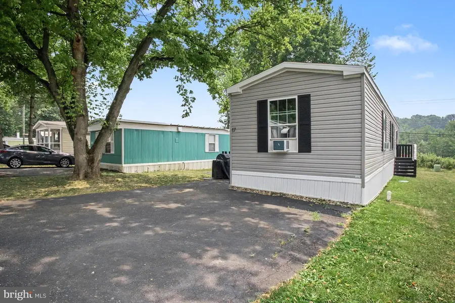 17 Lebanon Valley Ct, Lebanon, PA 17046 - #2