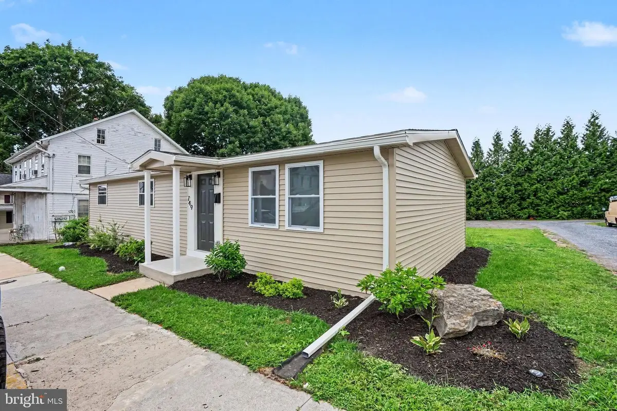 749 N Railroad St, Palmyra, PA 17078 - #1